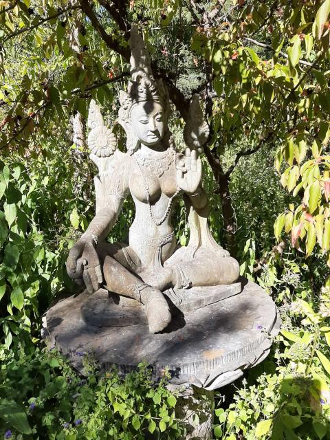 nepal-himalaya-park-skulptur-tara
