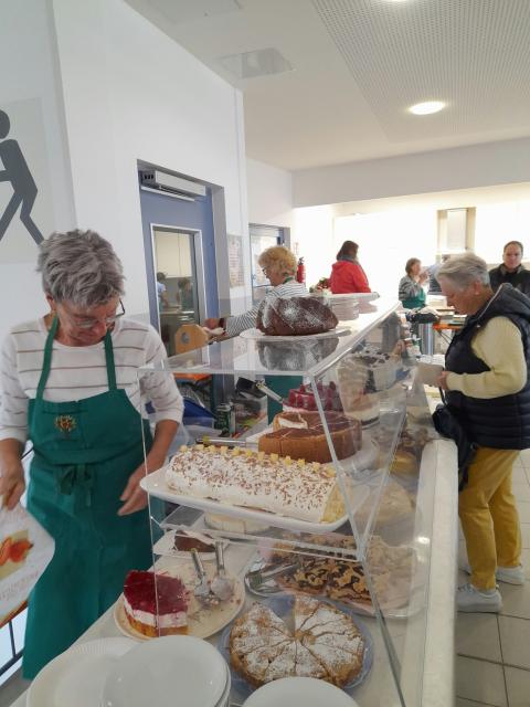 bauernmarkt-kuchenbuffet